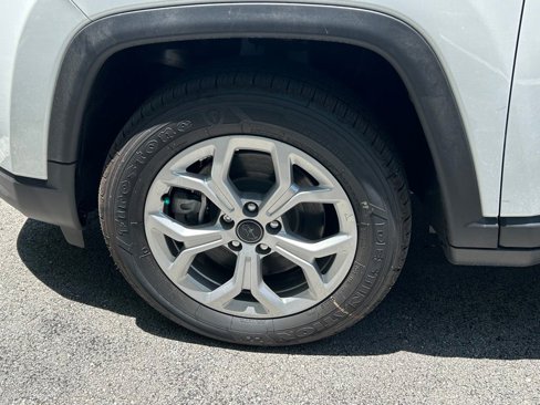 New 2025 Jeep Compass Latitude image 15