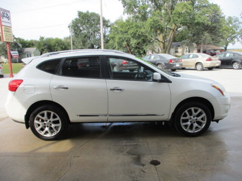 Used 2012 Nissan Rogue SL image 2
