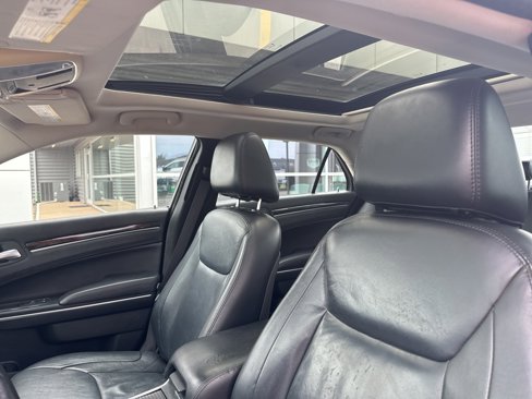 Used 2015 Chrysler 300 Limited image 13