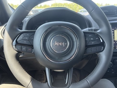 Used 2022 Jeep Renegade Altitude image 24