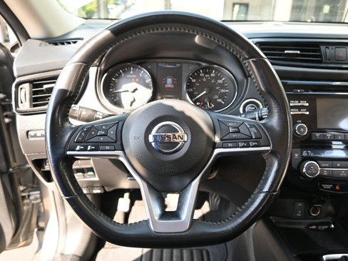 Used 2017 Nissan Rogue SV image 21