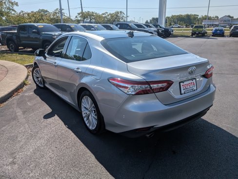 Used 2018 Toyota Camry XLE image 6