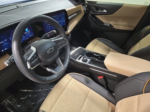 Used 2025 Chevrolet Equinox ACTIV w/ Safety and Technology Package image 17