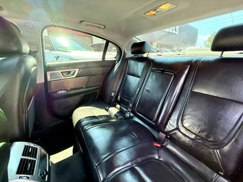 Used 2013 Jaguar XF image 30