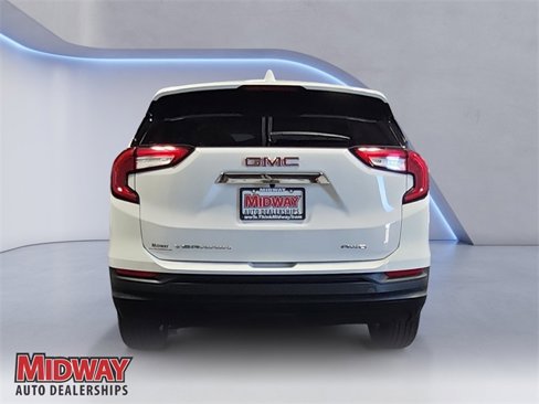 Used 2024 GMC Terrain SLE image 4
