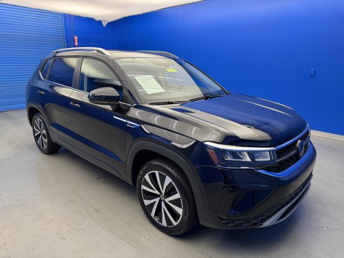 Used 2023 Volkswagen Taos SE image 2