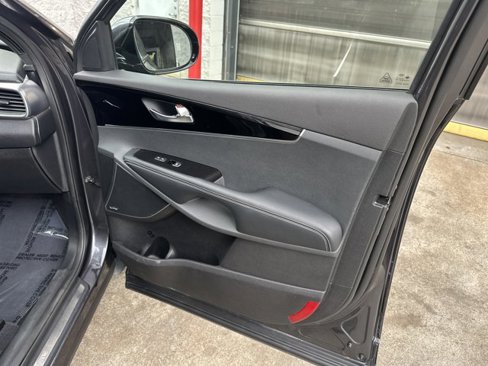 Used 2017 Kia Sorento SX image 17