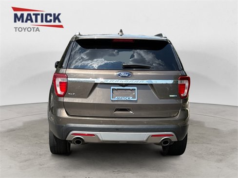 Used 2016 Ford Explorer XLT w/ Equipment Group 202A image 6