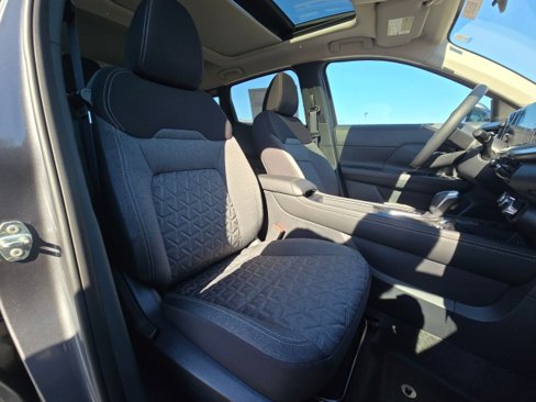 New 2025 Nissan Kicks SV w/ SV Premium Package image 12