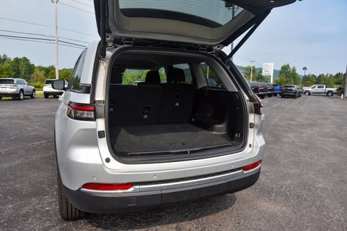 Certified 2023 Jeep Grand Cherokee Laredo w/ Luxury Tech Group I image 19