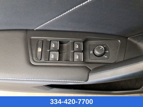 Used 2023 Volkswagen Tiguan SE R-Line image 19