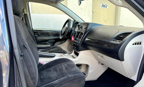Used 2013 Dodge Grand Caravan SXT image 18