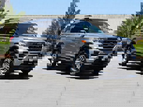 Used 2021 Ford Explorer XLT w/ Class III Trailer Tow Package image 2