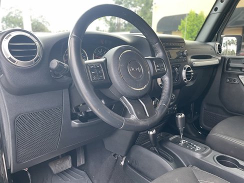 Used 2016 Jeep Wrangler Unlimited Sahara w/ Connectivity Group image 13