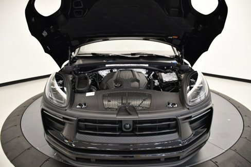 Certified 2025 Porsche Macan Turbo image 13