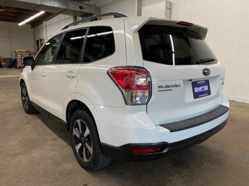 Used 2017 Subaru Forester 2.5i Premium image 3