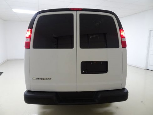 Used 2019 Chevrolet Express 2500 w/ Driver Convenience Package image 5