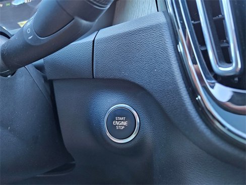 Used 2019 Volvo XC40 T5 Inscription image 26