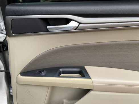 Used 2019 Ford Fusion SE image 44