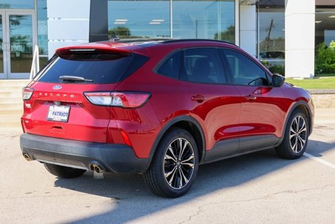 Used 2021 Ford Escape SE w/ SE Sport Appearance Package image 3