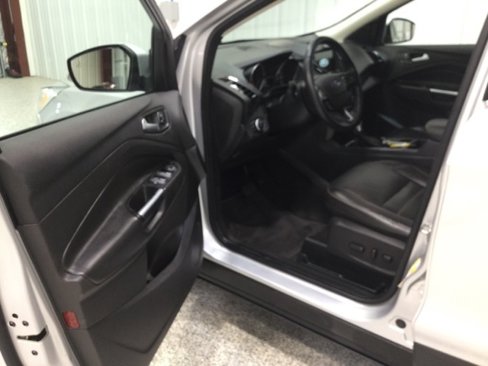 Used 2017 Ford Escape Titanium image 10