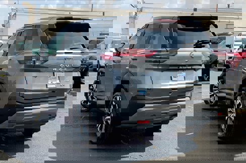 Used 2023 Nissan Rogue SV image 11