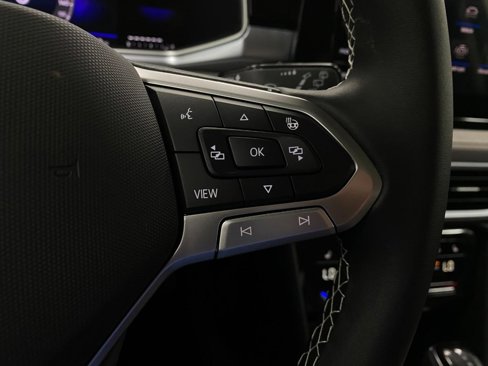 New 2025 Volkswagen Taos SE image 15