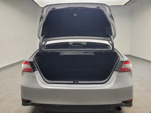 Used 2018 Toyota Camry LE image 29