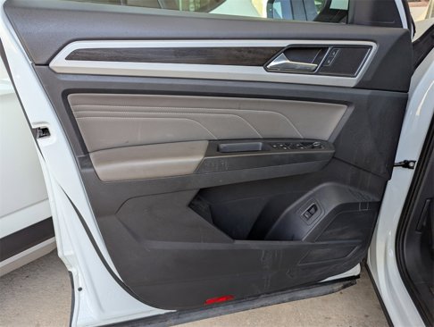 Certified 2023 Volkswagen Atlas SE w/ Black Wheel Package image 17