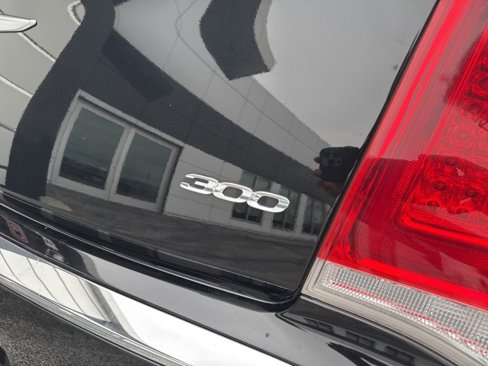Used 2015 Chrysler 300 Limited image 10