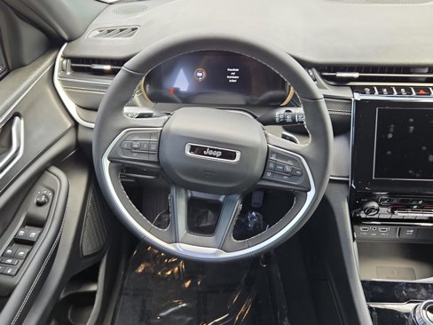 New 2025 Jeep Grand Cherokee L Laredo image 14