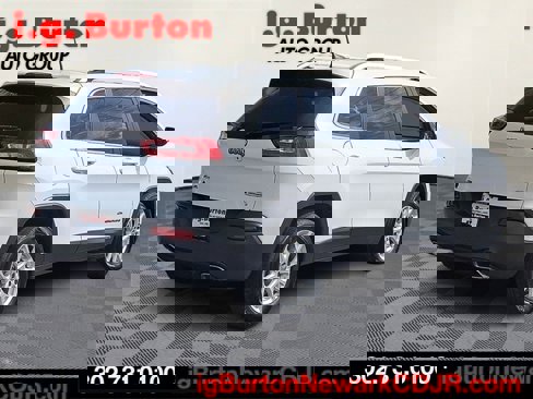 Certified 2018 Jeep Cherokee Latitude w/ Cold Weather Group image 6