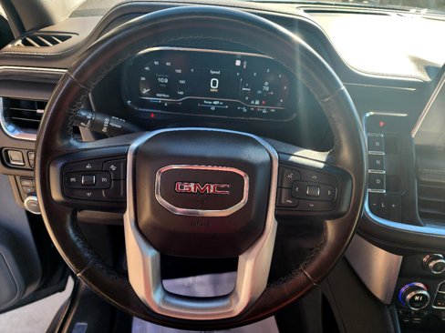 Used 2023 GMC Yukon XL SLT image 16