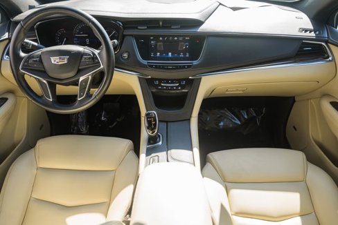 Used 2017 Cadillac XT5 FWD image 2