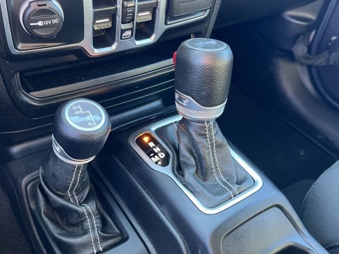 Used 2020 Jeep Wrangler Unlimited Sahara image 22