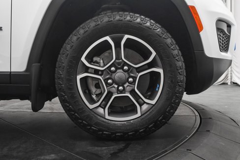 Used 2023 Jeep Grand Cherokee Trailhawk image 35