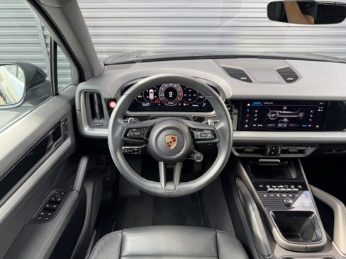 Used 2024 Porsche Cayenne image 15