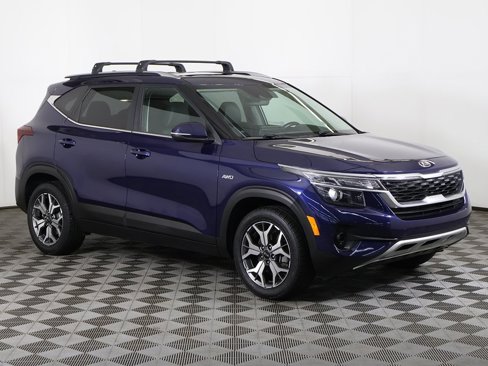 Used 2021 Kia Seltos EX image 2