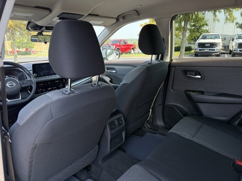 Used 2023 Nissan Rogue SV image 24