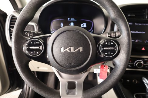 Used 2023 Kia Soul LX w/ LX Technology Package image 3