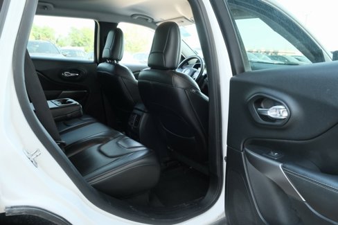 Used 2019 Jeep Cherokee Limited image 23