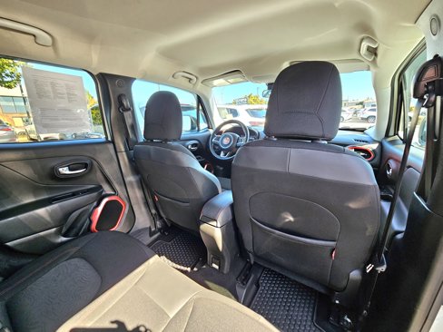 Used 2016 Jeep Renegade Trailhawk w/ Trailer Tow Group image 12