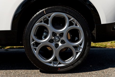 New 2025 Alfa Romeo Tonale w/ Premium Package image 13