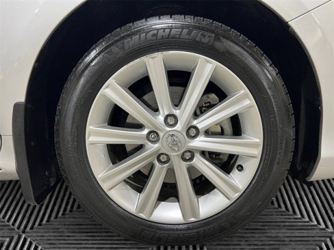 Used 2014 Toyota Camry XLE image 12