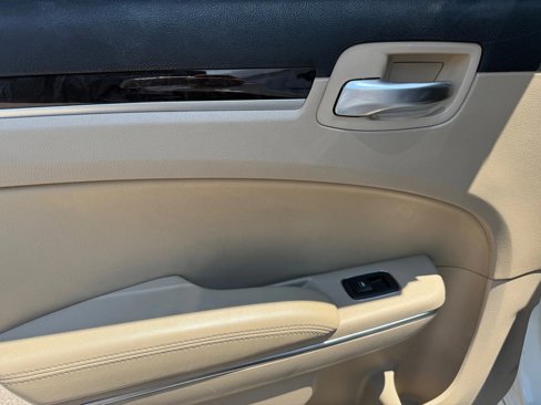 Used 2013 Chrysler 300 w/ Driver Convenience Group image 13