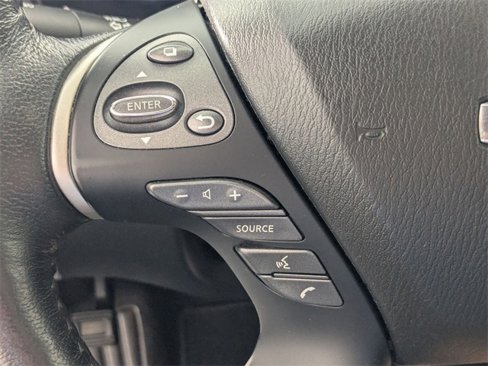 Used 2020 Nissan Pathfinder SL image 16