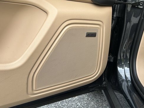 Certified 2025 Porsche Macan image 19