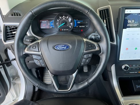 Used 2024 Ford Edge SEL image 9