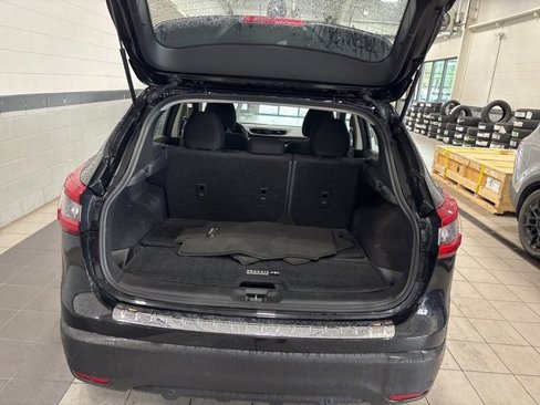 Certified 2022 Nissan Rogue Sport SV image 17