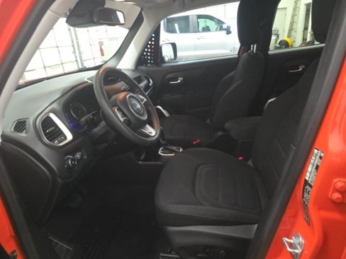 Used 2019 Jeep Renegade Latitude w/ Popular Equipment Group image 15
